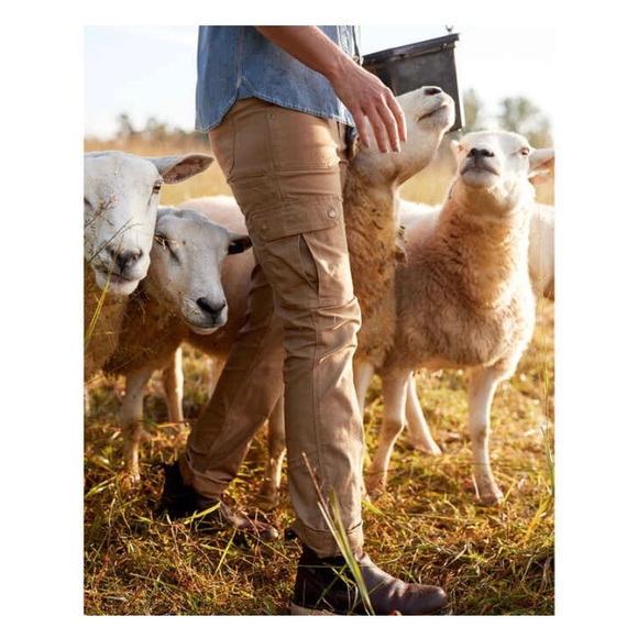 NWOT Duluth Trading Co. 6x31 Slim Fire Hose Cargo Pant - Picture 4 of 9